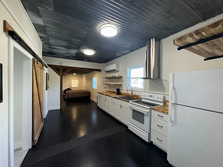 2924 Jefferson St — Photo 5