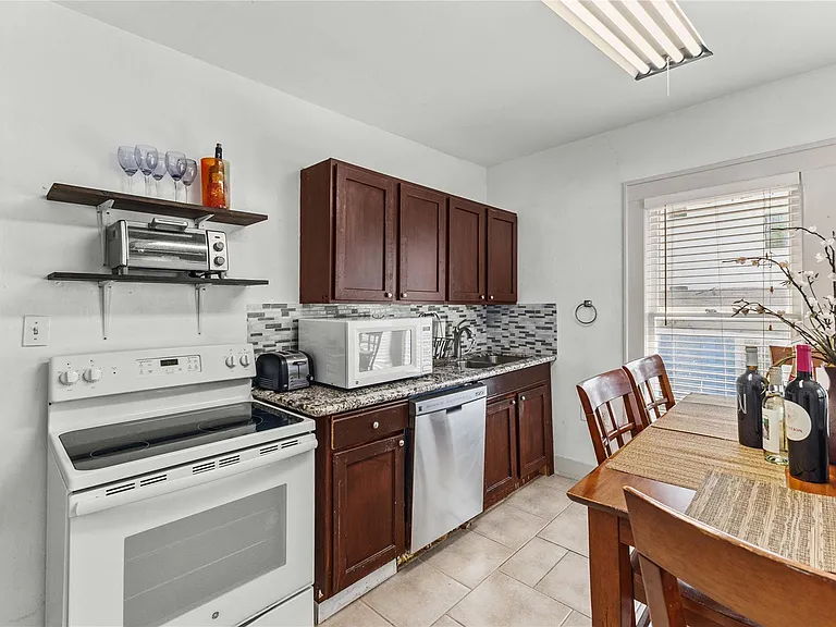 2511 Whitney St #B — Photo 13