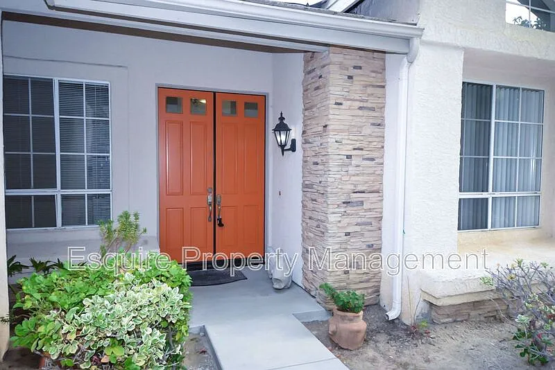 4 bed, 2.0 bath, 1950 sqft, $4,700 — Photo 2