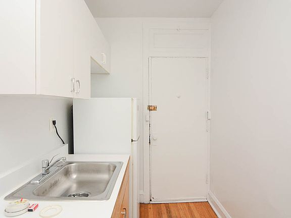 3rd image of 3310 W Schubert Ave APT 2W