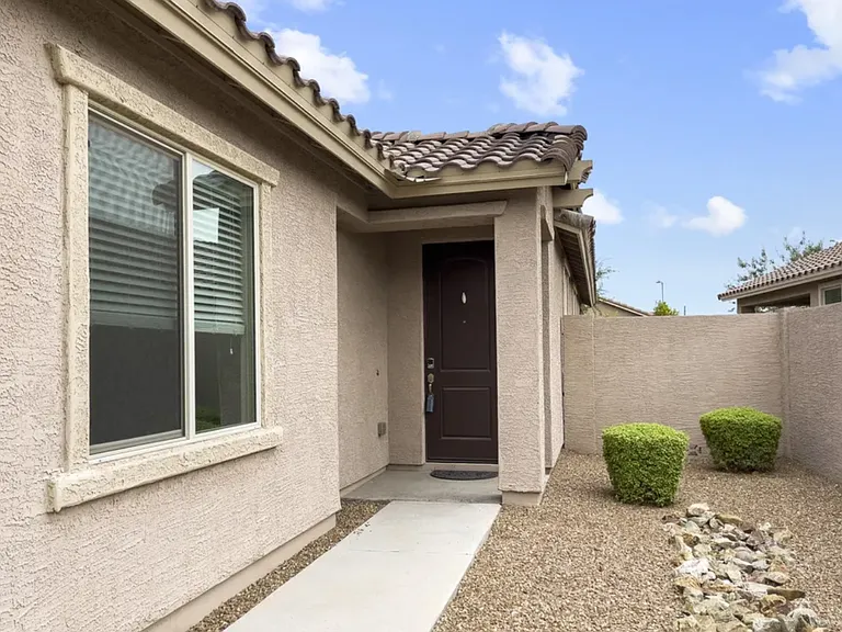 1622 E Chanute Pass — Photo 2