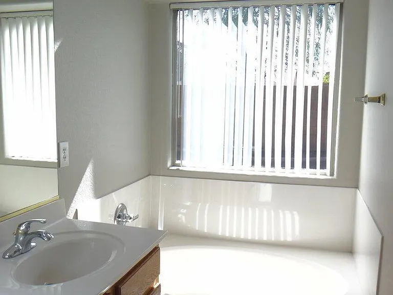 12425 W Missouri Ave — Photo 23