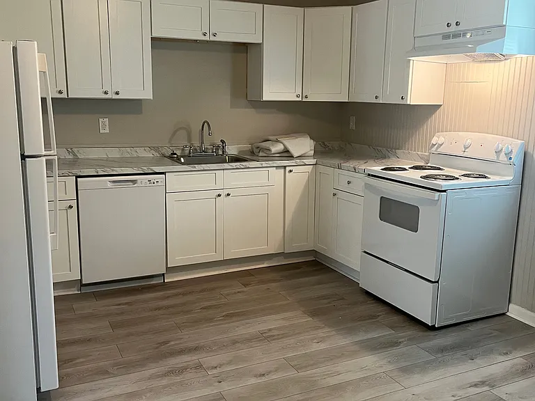 1133 Railroad Dr — Photo 4