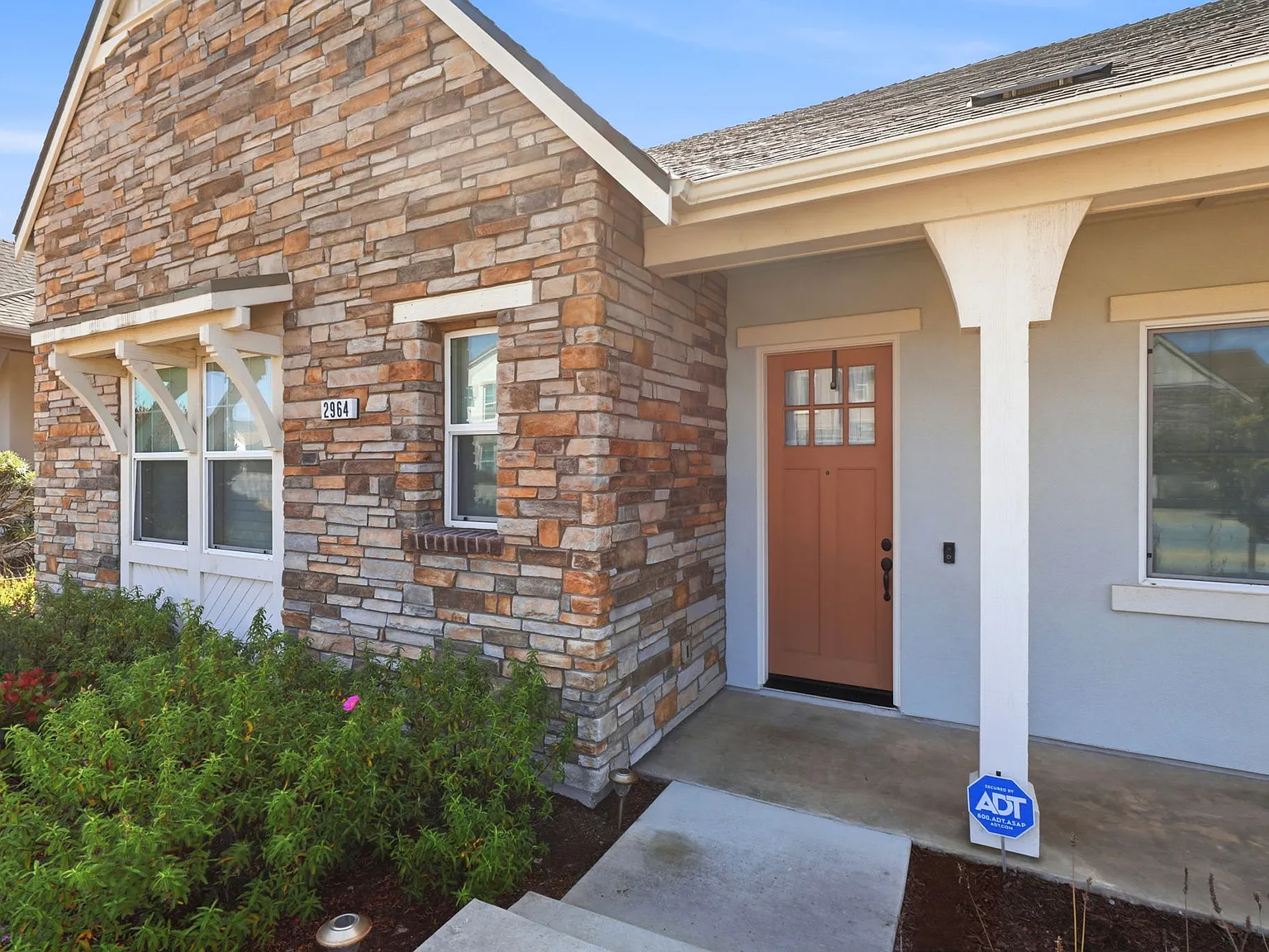 3 bed, 2067 sqft, $4,800 — Photo 3