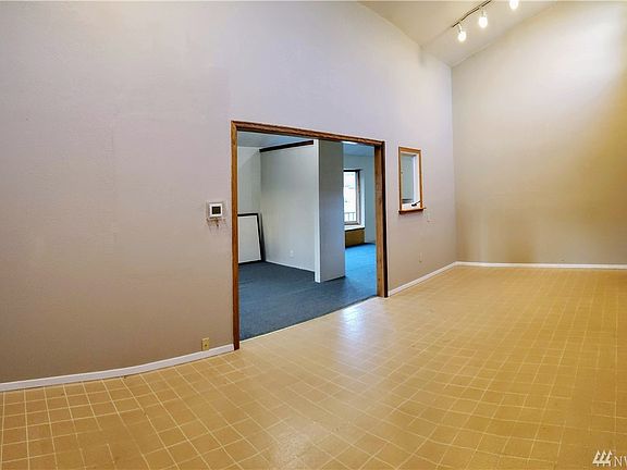 5th image of 633 E Pioneer Ave
