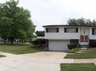 745 Devonshire Dr, Des Plaines, IL 60018