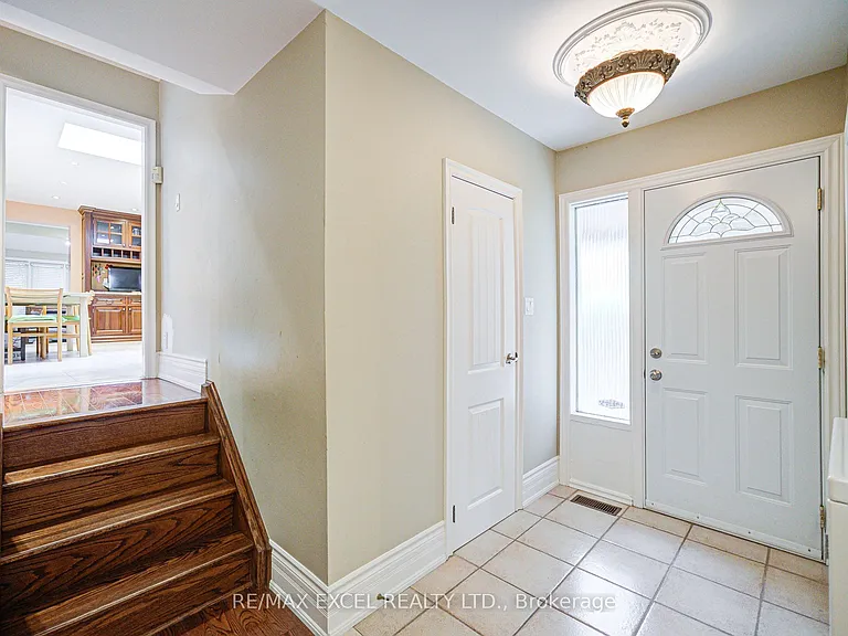 108 Babcombe Dr — Photo 22