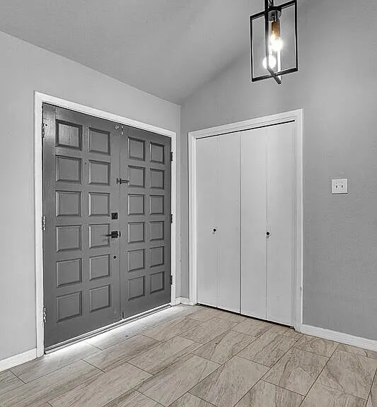 3709 Roslyn Dr — Photo 2