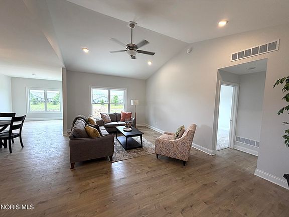 2nd image of 1383 Limerick Ln