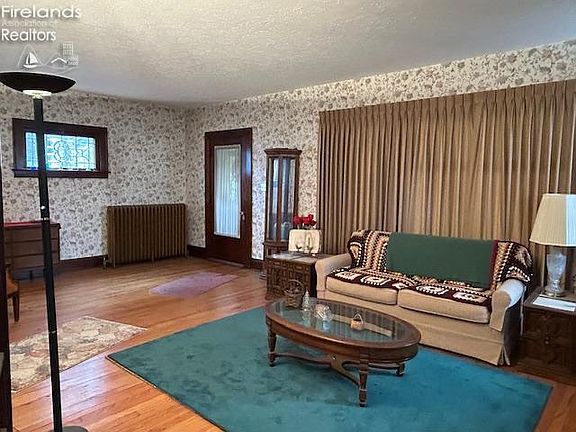 5th image of 3115 Essex Rd