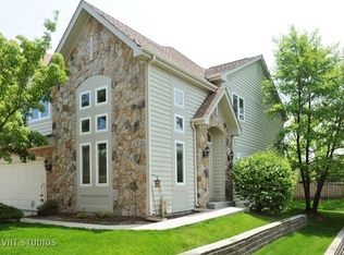 247 Taylor Ct, Buffalo Grove, IL 60089