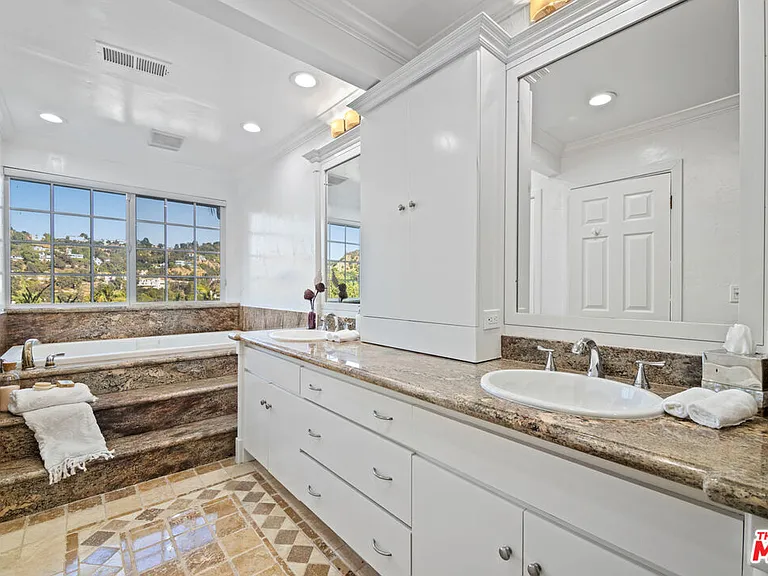 2461 Jupiter Dr — Photo 3