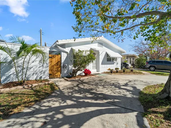 11155 2nd St E, Treasure Island, FL 33706