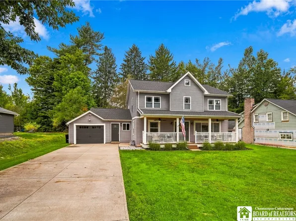 10 Walnut St, Lakewood, NY 14750