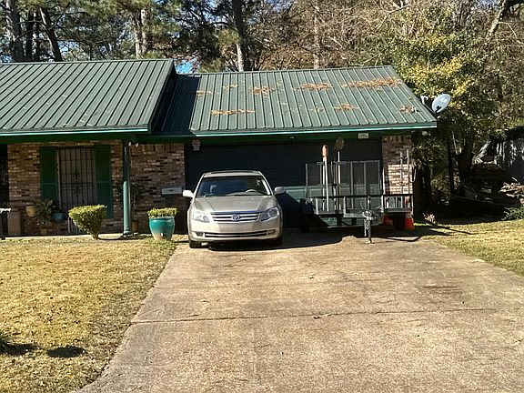 3rd image of 2323 Breckinridge Rd