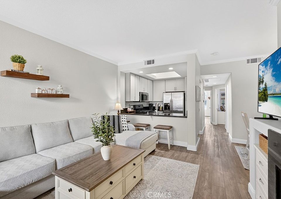 1st image of 1027 S Stresa Way