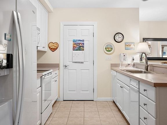 3rd image of 6 Woodman Way Unit 120