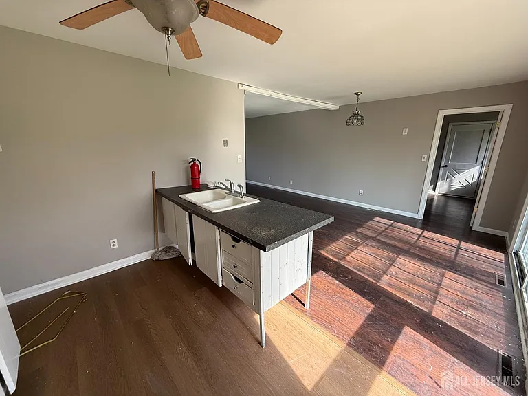 8 Poe Ct — Photo 4