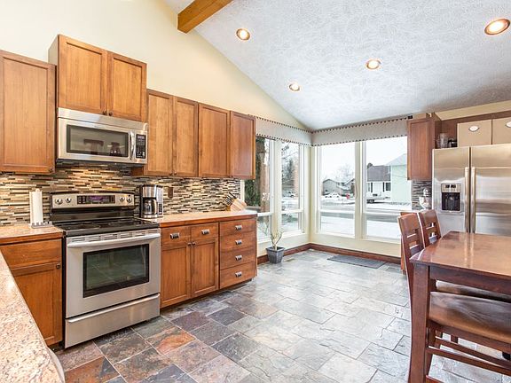5th image of 5116 N Bellevue Ct