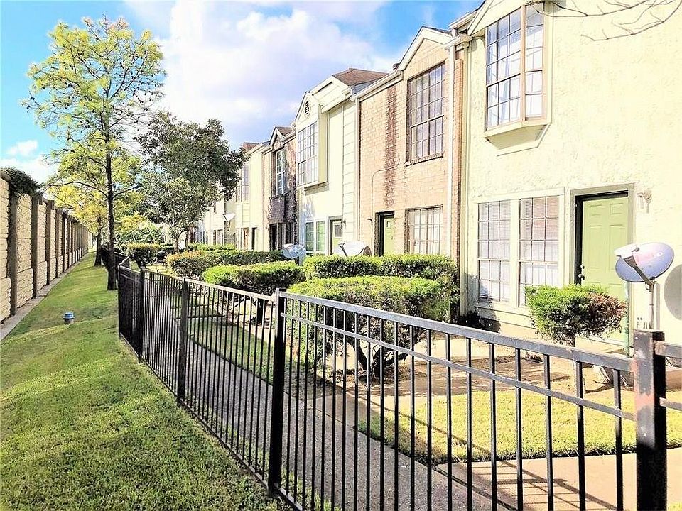 1st image of 8641 Victorian Village Dr