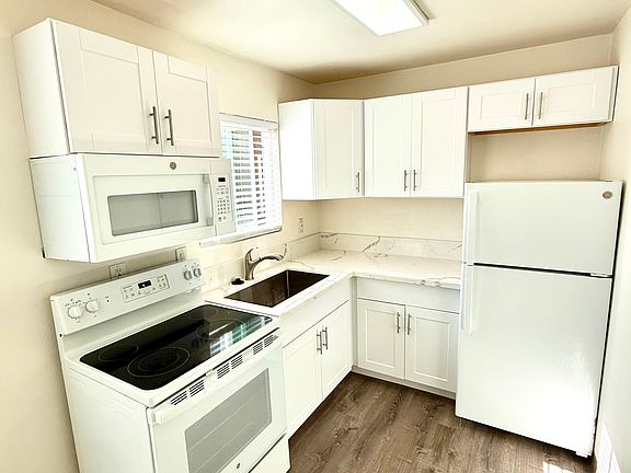5th image of 3051 Meade Ave APT 19