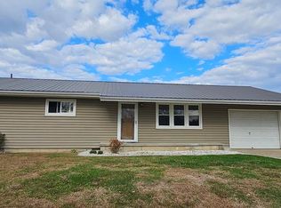 46 3rd St, Louisa, KY 41230