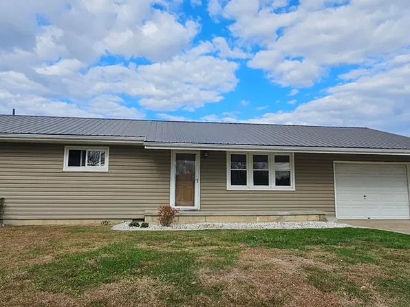46 3rd St, Louisa, KY 41230