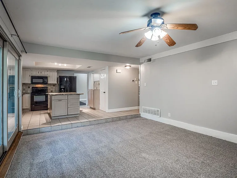 902 Firestone Ln — Photo 6