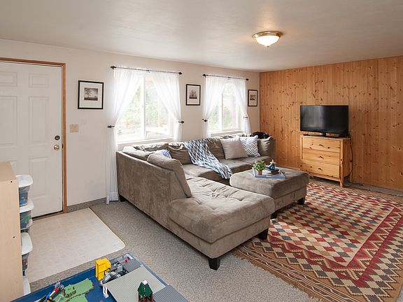 5th image of 729 W 32nd Ave