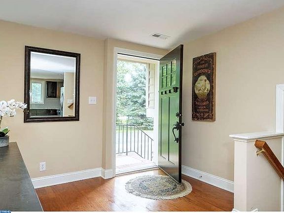 3rd image of 7 Holly Ln