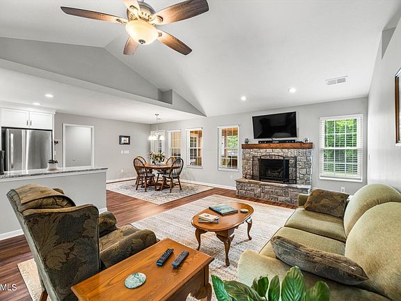 4th image of 1012 Paxton Dr