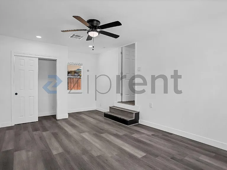503 W Fountain Way — Photo 17