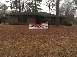7915 S Pinewood Dr, Pine Bluff, AR 71603