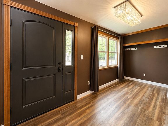 2nd image of 213 College St
