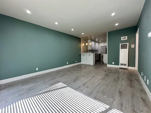 7555 De Longpre Ave #4 — Photo 7