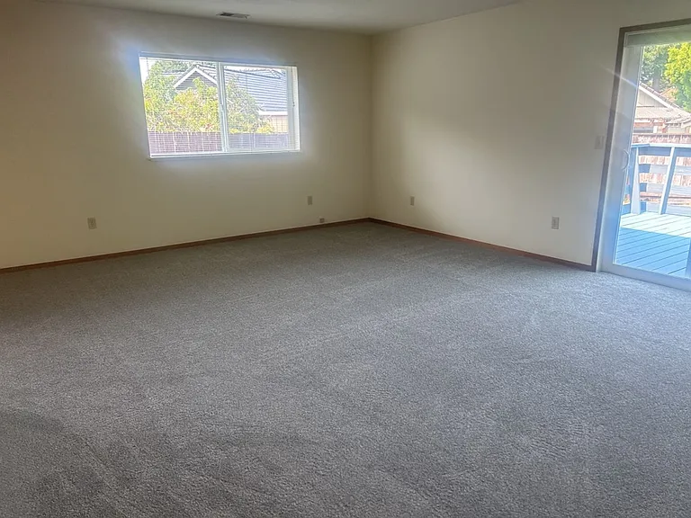 2149 Woodcrest Ct — Photo 14