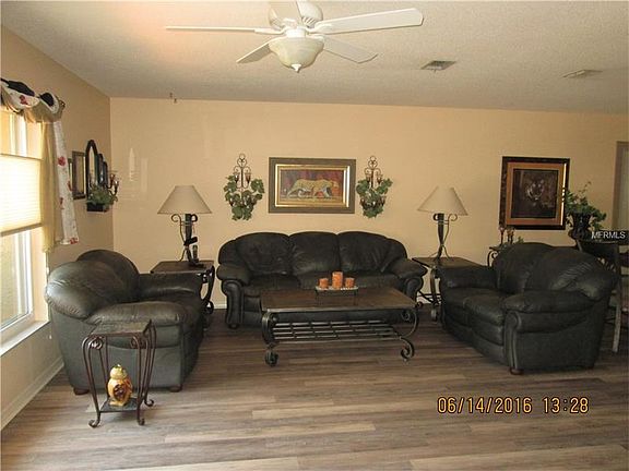 3rd image of 33311 Tewksbury Dr