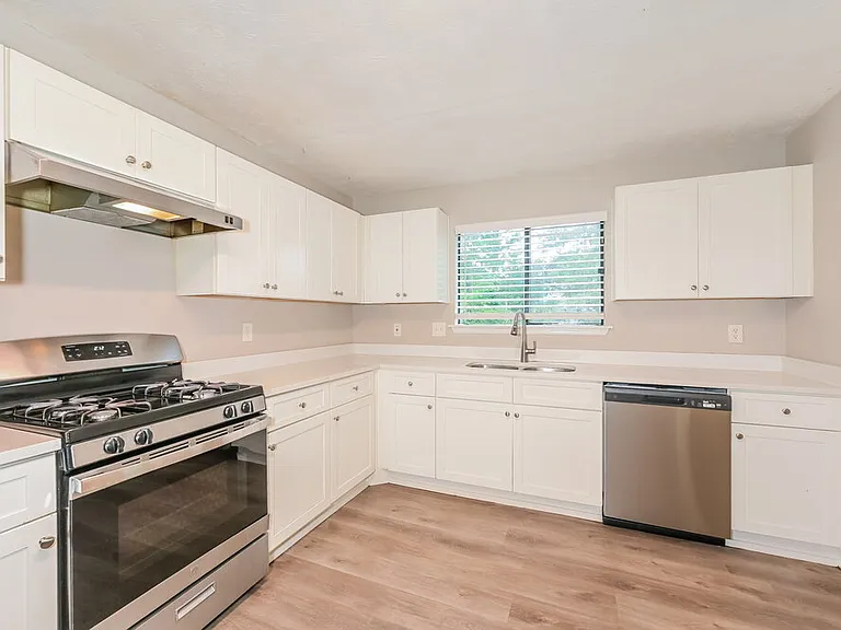 3824 Princess Ct — Photo 8