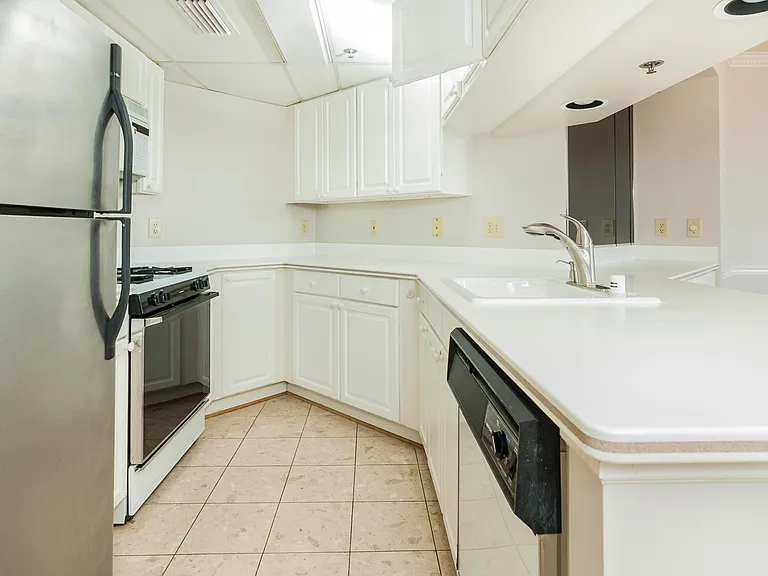 1276 N Wayne St #629 — Photo 7