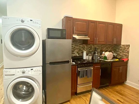 4th image of 139 E 13th St #1CC