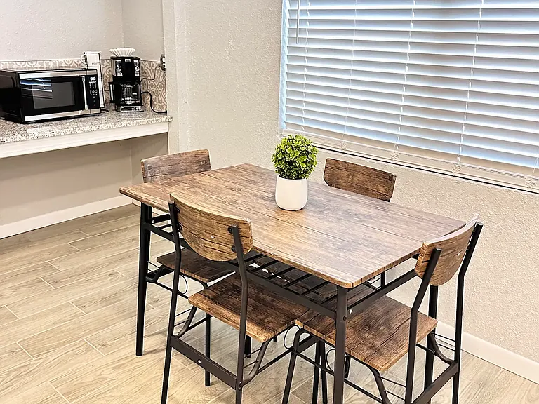 Full Kitchen with Dining Table