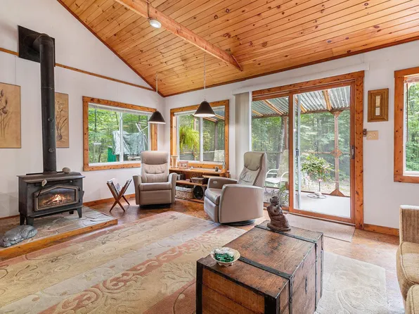 12792 Aylsworth Rd, Beulah, MI 49617