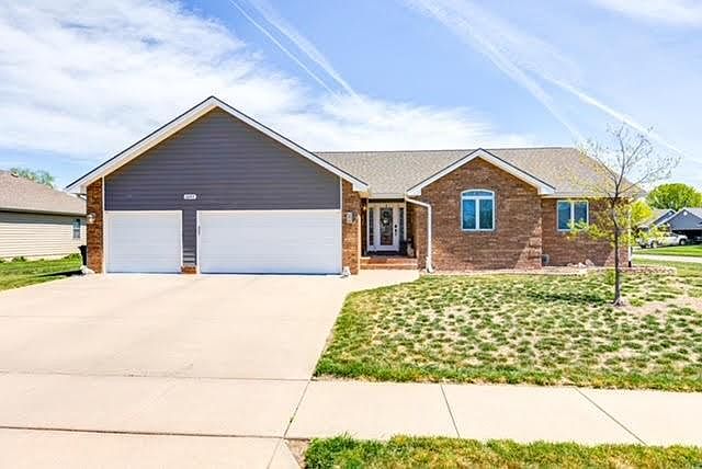1st image of 2253 Falconview Dr