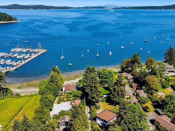 3rd image of 2635 A Mill Bay Rd
