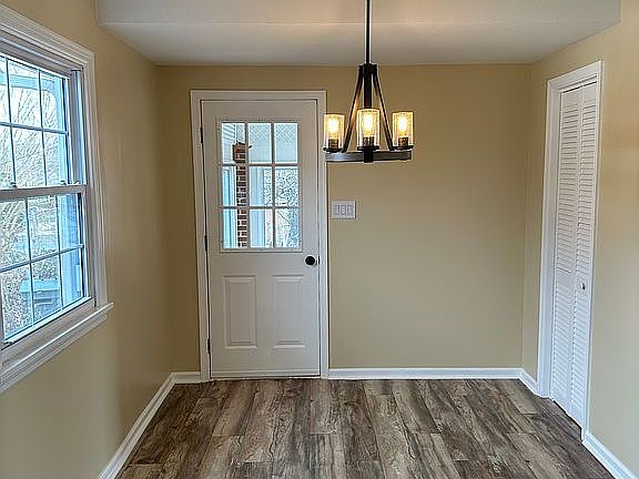 5th image of 309 Woodford St
