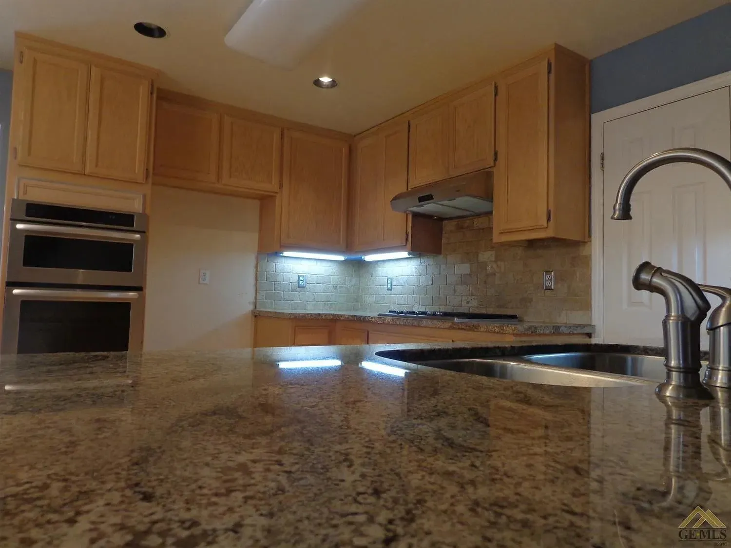 5 bed, 2295 sqft, $850 — Photo 4
