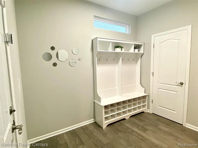 2835 Dillon Dr — Photo 10