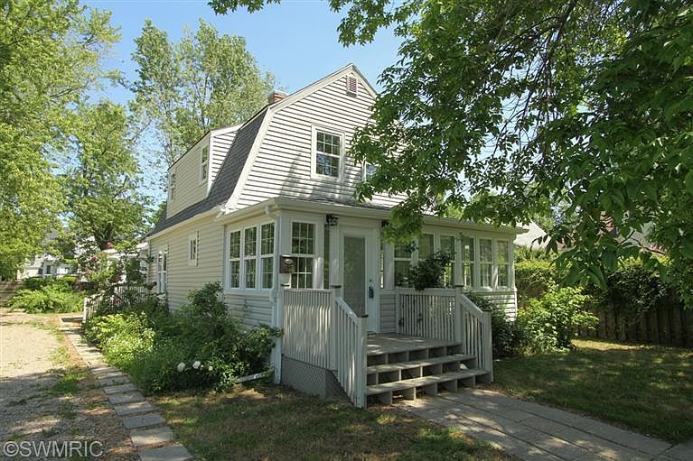 1st image of 627 Chambers St