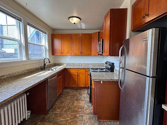 2nd image of 531 Malden Ave E APT 302