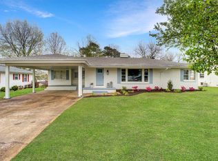 578 N Broad St, Lexington, TN 38351